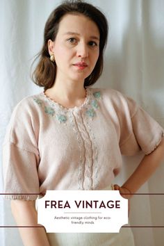 Vintage romantic blouse with lovely floral embroideries Summer Fits Aesthetic, Navy Pleated Skirt, Vintage Gold Watch, Fits Aesthetic, Teacher Style, Aesthetic Vintage