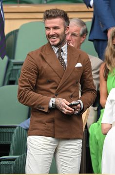 David Beckham Wimbledon, Beckham Suit, David Beckham Suit, Double Breasted Suit Men, Black Men Suits, Business Casual Attire For Men, Beckham Style, Drip Fits, Blazer Outfits Men