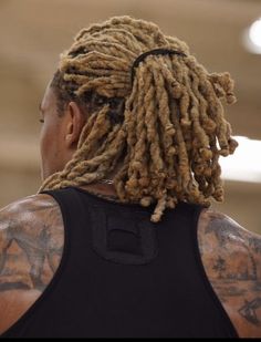 Fade Haircut Men's Black Dreads, Blond Locs Men, Locs Blonde And Black, Bleached Dreads Men, Honey Blonde Locs Men, Dreadlocks Color Ideas, Brown Locs Men