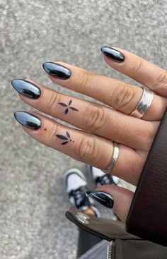 Black Chrome Nails, Nagellack Trends, Smink Inspiration, Makijaż Smokey Eye, Black Nail, Chrome Nails, Nail Accessories, Nail Trends, Black Nails