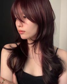 Waves With Bangs, Soft Wavy Hair, Messy Look, Winter Hair Color Ideas, Korean Winter, Flowing Hair