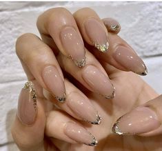 NEW YEARS NAIL DESIGNS | HOLIDAY NAILS New Years Nail, New Years Nail Designs, Nagellack Trends, Pointed Nails, Shiny Nails, Almond Acrylic Nails, New Year's Nails, Classy Nails