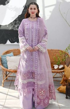 Dupatta Style, Beautiful Pakistani Dresses, Salwar Kamiz, Indian Dresses Traditional, Pakistani Dress, Simple Pakistani Dresses, Abaya Designs