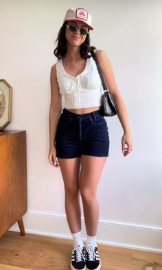 Cutesy Outfits, Spring Outfits College, 70s Clothing, Fits Aesthetic, Deep Winter, Boring Clothes, Clothing Essentials, Summer Fashion Outfits, Spring Summer Outfits