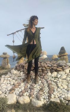 Beautifull vest, Fitted Hooded Spring Vest, Fitted Hooded Vest For Spring, Fitted Green Vest For Fall, Green Fall Cosplay Outerwear, Green Fall Outerwear For Cosplay, Green Outerwear For Fall Cosplay, Fitted Outerwear For Cosplay In Spring, Green Long Sleeve Outerwear For Cosplay, Green Winter Cosplay Outerwear