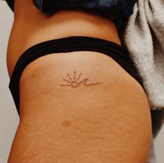 Sun Wave 2-Week-Tattoo Inkster Tattoo Sonne, Om Tattoo, Waves Tattoo, Sun Tattoo, Dainty Tattoos