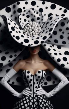 Fascinator Hats Outfit, Conjoined Twins, Dots Fashion, Pop Art Fashion, Polka Dots Fashion, Elegant Hats, Evening Dresses Elegant, Beautiful Hats