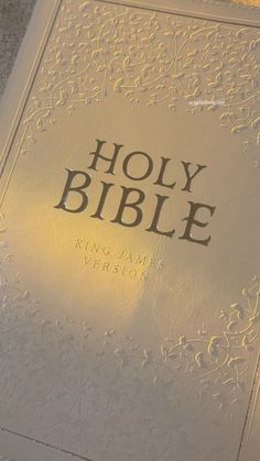 Holly bible❤️ Bible Core Aesthetic, White Bible Aesthetic, Holy Bible Aesthetic, Bible Book Aesthetic, The Bible Aesthetic, Aesthetic Bibles, Bible Diary, Christianity Aesthetic, Nkjv Study Bible