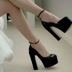 Best Storage Ideas, Clever Storage Ideas, Treating Myself, Pretty Heels, Heels Aesthetic, Dr Shoes, Fashion Shoes Heels, Cute Shoes Heels, Shoes Heels Classy