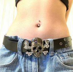 there is a belt with a skull on it and pearls in the bottom part of the belt