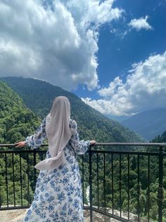 Blur Image Background For Editing, Niqabi Girl, Horse Riding Aesthetic, Muslimah Photography, Bff Hands Aesthetic, Beautiful Profile Pictures, Digital Marketing Strategies, Hijab Aesthetic, Hijabi Aesthetic