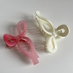 Christmas Wishlist Under 20, Hair Clips Bow, Girly Hair Accessories, Hair Clips For Curly Hair, Cute Beauty Products, Coquette Gift Basket, Cute Clips For Hair, Cool Hair Clips, Fun Claw Clips