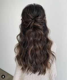 Boho Bridal Wedding Hair, Half Up Wedding Hair Brown, Bride Hairstyles For Brunettes, Bridesmaid Hairstyles For Brown Hair, Half Up Half Down Wedding Bridesmaid Hair, Brunette Hairstyles Prom, Prom Hair Styles Brunette, Bridesmaid Hairstyles Down Brown Hair, Hairstyles For Bridesmaids Down Curls