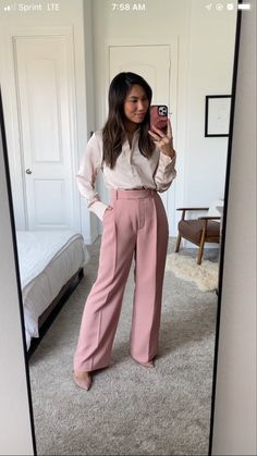 Blush Pants Work Outfit, Light Pink Formal Pants Outfit, Pink Work Outfits Women, Slacks Outfit Women Formal, Blush Work Outfit, Dress Pants Formal Outfits, Blush Pink Trousers Outfit, Pink Trousers Work Outfit, Light Pink Work Pants Outfit