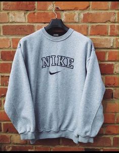 Sweater Nike, Shirts Nike, Outfits Vintage, Grey Sweats, Vintage Pullover, Pullover Outfit, Nike Pullover