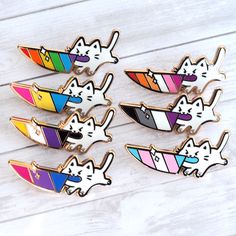 Be Gay, Do Crime 🏳️‍🌈🔪 These chaotic cats holding knives with different LGBTQ+ pride flag colors are here to help you show your Pride! These cuties were designed by our talented artists at Catmint Studios! Your new favorite pin! About this item: 2" across Gold Hard Enamel 2 rubber clutches Chaotic Cats, Knife Cat, Lgbtq Pride Flag, Lgbtq Quotes, Gay Sticker, Lgbtq Funny, Pride Flag Colors, Lgbt Art, Lgbtq Pride