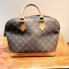 Vintage Louis Vuitton Bag "Authentic" Speedy Excellent Condition for being Vintage Very mild Vintage oder Top Handle Bags, Vintage Louis Vuitton, Vuitton Bag, Hand Bag, Louis Vuitton Bag, Purses And Handbags, Top Handle, Labour Day, Top Handle Bag