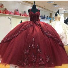 $ 589.00 Maroon Quinceanera Dresses, Princess Quinceanera Dress, Red Quince Dress, Quince Inspiration, Red Quinceanera Ideas, Burgundy Quinceanera Dresses, Dresses Sweet 16, Quinceanera Themes Dresses, Mexican Quinceanera Dresses