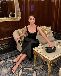 Emilia Danilevskaya, Seductive Style, Elegant Outfit Classy, Rich Girl Lifestyle, Elegant Feminine, Looks Chic, Fancy Outfits, Classy Women, Looks Vintage