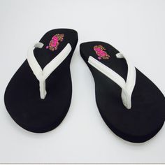 New With Tags. These Plush Comfy Soft Sole Flip Flops Will Have Your Feet In Paradise. Ultra Soft And Cozy Black Cushion Foot Bed With A Chic White Leather Strap Offers Stylish Look All Day Longall Sizes Available If You Are A Half Size Go Up To The Next Whole Sizeplatform Sandals Flatform Black Cushion, Black Cushions, Foot Bed, Go Up, Flip Flop, Womens Flip Flop, Platform Sandals, White Leather, Women's Shoes Sandals