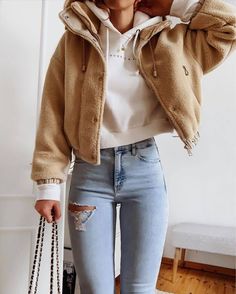 Ripped Jeans, Spring Fashion, Spring Fashion Trends, Spring Season, Spring Outfit, Stylish Outfits, Mom Jeans, A Woman, Outfit Inspirations