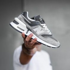 New Balance Shoes Men, Kasut Nike, Sneaker Outfits, Sneaker Trend, Dr Shoes, Streetwear Mode, Adidas Shoes Women, White Balance, Best Sneakers