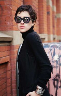 Dark Pixie Cut, Woman In Black, Short Hair Trends, Trendy Haircuts, New Haircuts