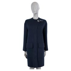 100% authentic Hermès coat in navy blue cashmere (100%). Features two patch pockets on the front slit on the back and silver eyelet. Closes with concealed silver zipper on the front. Unlined. Has been worn and is in excellent condition. 2022 Spring/Summer Measurements Tag Size 36 Size XS Shoulder Width 50cm (19.5in) Bust From 102cm (39.8in) Waist From 110cm (42.9in) Hips From 110cm (42.9in) Length 97cm (37.8in) Side Seam Length 70cm (27.3in) Sleeve Length 53cm (20.7in) All our listings include o Silver Zipper, Vest Jacket, Cashmere, Coats Jackets, Navy Blue, Sleeve Length, Couture, Fashion Outfits, Zipper