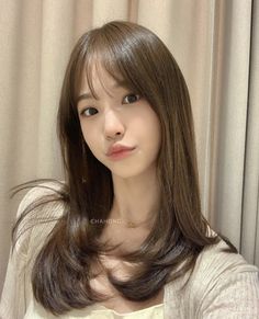 Asian Wispy Bangs Medium Hair, Wispy Bangs And Long Hair, Curtain Bangs With Front Bangs, Shin Ha Ri Hairstyle, Haircuts For Big Cheeks, Cute Long Haircuts With Bangs, Medium Short Layered Haircuts With Bangs, Face Framing With Bangs, Frame Bangs