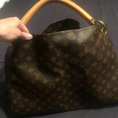 I Bought This Bag In 2018 And Have Loved It! They No Longer Make The Artsy Mm, So It Is Now A Collector’s Piece. I Am Ready For A New Louis Vuitton Piece, So It Is Time To Part With This Beauty! In Excellent Used Condition, Comes With Dust Bag And Box! Artsy Bag Louis Vuitton, Louis Vuitton Brown, Louis Vuitton Bucket Bag Vintage, Louis Vuitton Artsy Mm, Louis Vuitton Artsy, Louis Vuitton Shoulder Bag Vintage, Louis Vuitton Brown Handbags, Authentic Louis Vuitton, Womens Tote Bags