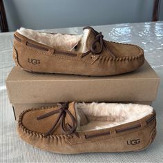 Brand New Ugg Dakota Slippers Size Various Color Chestnut Water Resistant Suede Upper Uggpure Wool Lining And Insole Rubber Outsole Sz Tag Have Been Marked To Prevent Store Returns Ugg Dakota Slippers Outfit, Slipper Outfit, Ugg Coquette Slippers, Ugg Dakota Slippers, Slippers Outfit, Ugg Coquette, Uggs Moccasins, Ugg Dakota, Ugg Tasman Slippers