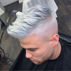 Bleached hair for guys has become a popular trend in 2019. Similar to the merman craze, more men have been choosing blonde or platinum blonde as a hair color to change up their style and look. But do you know what blonde hair would look like on you? If you’re considering dying or bleaching your … Professional Hair Dye, High Skin Fade, Hair Replacement Systems, Hair Color Unique, Corte De Cabelo Masculino