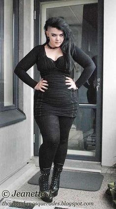 Chubby Goth, Thick Goth, Plus Size Goth, Look Grunge, Look Plus Size, Goth Beauty, Grunge Look, Grunge Goth, 90s Grunge