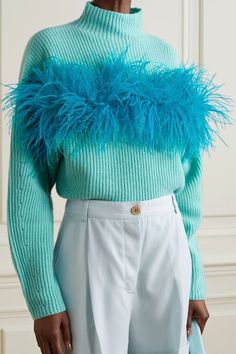 Diy Sequin Top, Diy Sequin, Feather Outfit, Outfit Ideas Fashion, Look Rose, Fashion Outfit Ideas, Diy Vetement, Tailored Shorts, Cashmere Blend Sweater