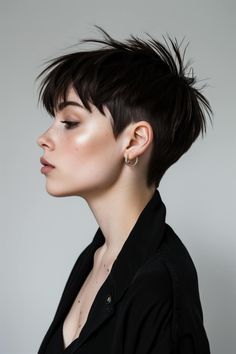 61 Edgy Pixie Hairstyles with Bangs for Modern Fashionistas. Looking for a modern and bold hairstyle? Check out these stunning pixie cuts with bangs that are sure to wow. Embrace your edgy and fabulous style! Pixie Hairstyles With Bangs, Colored Bangs, Edgy Pixie Hairstyles, Messy Bangs, Curled Bangs, Long Side Bangs, Highlighted Bangs, Wavy Pixie, Beauty Eyebrow