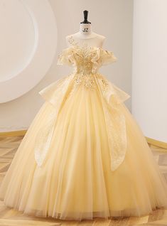 The full long sphere dress skirt is made from layers of tulle and shimmer tulle with the top layer stitched with metal thread in a flower pattern with shoelace bordered hemline with move train. Pale Yellow Wedding Dress, Yellow Dresses Prom, Yellow Dress Prom, Belle Prom Dress, Yellow Quinceanera Dresses, Belle Ball Gown, Belle Inspired Dress, Yellow Gowns, Yellow Ball Gown