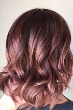 Hair Color Ideas and Styles for 2017 - Best Hair Colors and Products Caramel Blonde Hair Color, Rose Hair Color, Caramel Blonde Hair, Short Ombre Hair, Gorgeous Hair Color, Pink Highlights