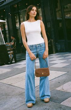 Light Indigo Low Rise Baggy Wide Leg Jeans Affordable Oversized Medium Wash Jeans, Tshirt Wide Leg Jeans, Affordable Summer Jeans Regular Length, Simple Mom Jeans, Relaxed Fit Straight Leg Jeans, Light Jeans Wide Leg, College Women Outfits, Study Abroad Fits, Vintage Womens Jeans