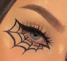 Halloween Make Up Woman Easy, East Halloween Makeup Ideas, Spider Themed Makeup, Hallowen Meka Up, Small Halloween Makeup, Make Up Halloween Easy Makeup Ideas, Haloween Mackup Ideas Simple, Spider Web Makeup Easy