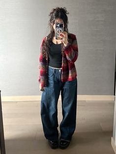 Chubby Fall Outfits, Masc Femme Outfits, Gay Outfits Women, 90s Fall Outfits, Soft Grunge Outfits Aesthetic, Flea Market Outfit, Midsize Fits, Outfits With Pants, How To Style A Cardigan