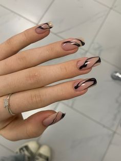 Classy Abstract Nails, Nails With Colorful Lines, Black And Wine Nails, Latest Nail Art Designs, Edgy Nails, Casual Nails, Simple Acrylic Nails, Makijaż Smokey Eye, Latest Nail Art