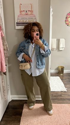 Green Cargo Work Outfit, Over Size Pants Outfit, Fashion Outfits 40+, Green Linen Pants Outfit Fall, Mis Matched Outfits, Office Cargo Pants Outfit, Oversized Professional Outfits, Denim Business Casual Outfits, Jean Jacket Office Outfit