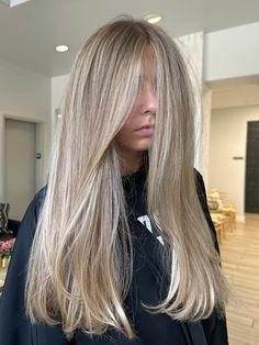 Blonde balayage Fall Balayage Hair Blonde, Blonde With Natural Lowlights, Blond Ashy Hair Balayage, Ashy Blonde Hair Inspiration, Blonde Hair With Subtle Lowlights, Low Upkeep Blonde Hair, Long Blonde Hair No Layers, Blonde Balayage No Money Piece, Blonde Hair Transition To Fall