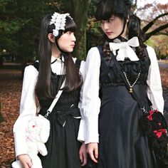 Maidcore Aesthetic, Goth Substyles, Lolita Outfits, Classic Lolita, Alt Style, Study Photos, Victorian Clothing, Black N White