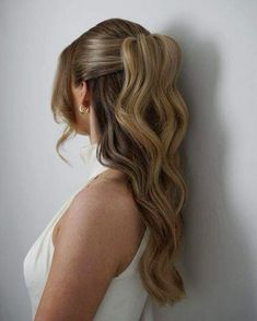 Modern Elegant Bridal Hair, Hair To Go To A Wedding, Bridesmaid Look Ideas, Brunette Wedding Guest Hairstyles, Simple Hairstyles For Medium Hair Wedding, Rehearsal Dinner Hair For Bride Half Up Half Down, Bridesmaid Hair Fall Wedding, Bridal Hair Half Up Half Down Brunette, Sleek Bridal Half Up Half Down