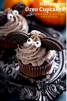 halloween cupcakes with cookies and cream frosting