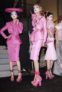 john galliano couture John Galliano Aesthetic, John Galliano Dior Haute Couture, Galliano Couture, John Galliano Dior, Dress Fashion Show, Pink Couture, Galliano Dior, Fashion Catwalk, Runway Fashion Couture