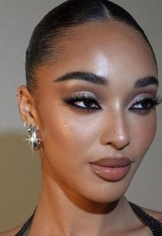 Silver Brown Eyeshadow, Silver And Brown Eye Makeup, Brown And Silver Makeup, Makeup Looks With Eyeshadow, Western Eye Makeup, Brown And Silver Eyeshadow, Cool Tone Eyeshadow Looks, Makeup Looks Silver, Silver Eyeshadow Makeup