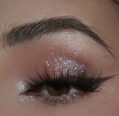 Make Up Tattoo, Make Up Aesthetic, Make Up Nails, Eye Makeup Tutorials, Up Aesthetic, Eyeliner Techniques, Shimmer Eye Makeup, Up Nails