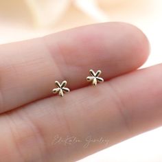 Cute mini daisy flower petal stud earrings handcrafted in 10K yellow gold * Size: 4mm * Metal: 10K Yellow Gold * Sold as Single Stud or A Pair. * Each stud comes with a 10K gold silicone nut backing and 10k solid gold back will be provided at an additional cost * Stamp: 10K ❤️Visit our official website for exclusive new products.      https://elekalonjewelry.com/ ❤️Follow us on Instagram @ elekalonjewelry for the latest projects and much more! ❤️If you have any questions, please feel free to message us. Mini Earrings Stud, Small Earrings Flower, Cheap Single Flower Earring, Affordable Single Flower Earring, Cheap Minimalist Flower Jewelry, Dainting Stud Earrings, Cute Stud Classy Earrings, Cheap Handmade Gold Flower Earrings, Delicate Flower Shaped Earrings